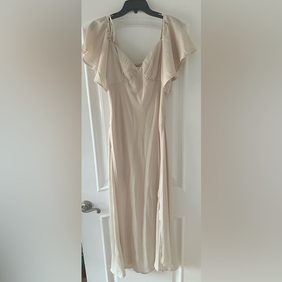 Selfie Leslie Dresses & Skirts - Selfie Leslie - Park Avenue Flutter Sleeve Side Split